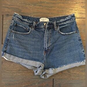 Abercrombie & Fitch The Mom Short High Rise Size 8 casual summer